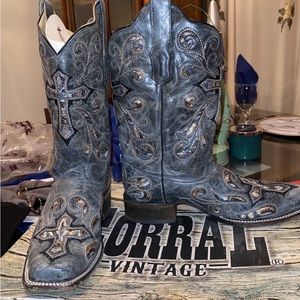 Corral cowboy boats for women